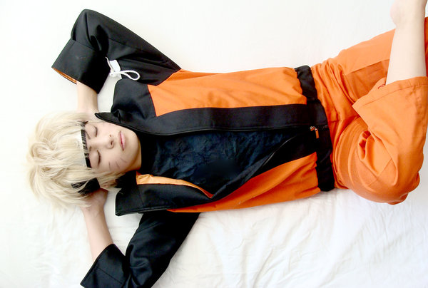 chilling Naruto